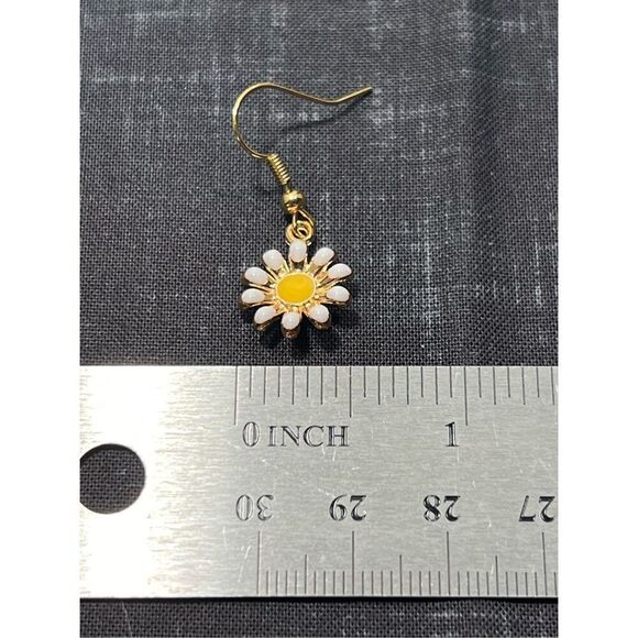 White Daisy Flower Inspired Gold in Color Fish Hook Stud Earrings - Picture 3 of 3